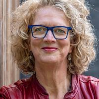 Pasfoto Angelique van Dam