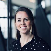 Pasfoto Charlotte den Bakker